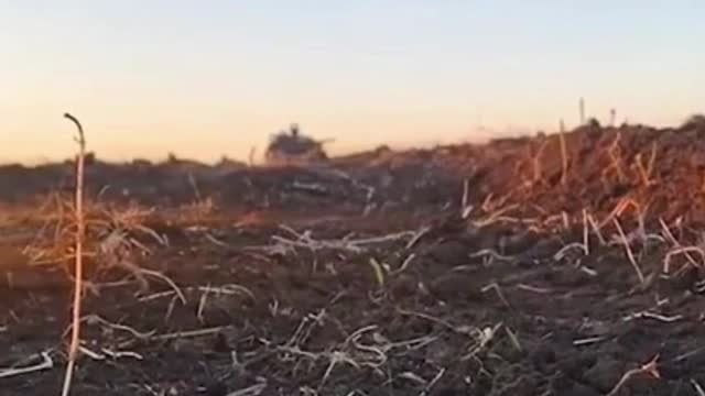 Ukrainian Paratroopers Blow Up A Russian Tank