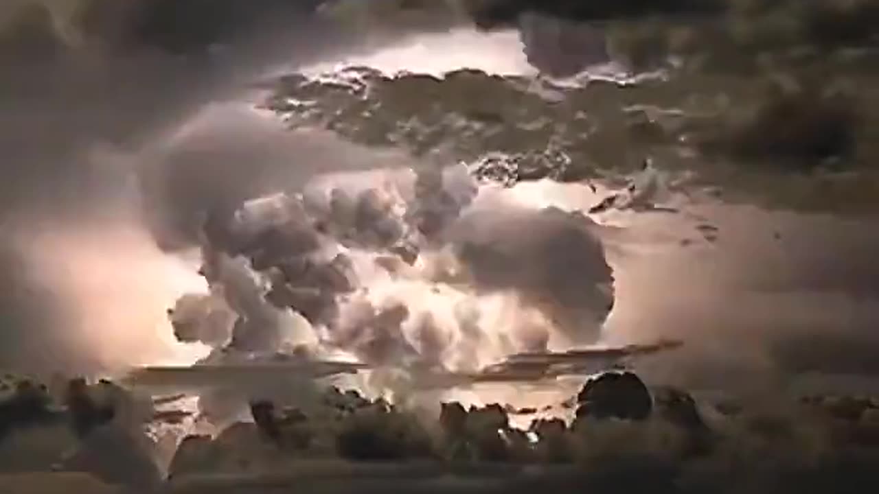 time-lapse of a lightning storm in Australia⚡️