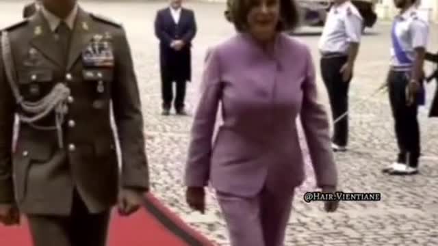 I robot sono tra di noi. Ricordate: i vivi sono morti e i morti sono vivi.