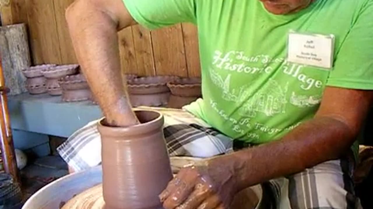 Making pottery canning jar