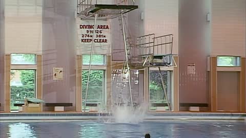 Funny clips of Mr Bean swimming and tries to attempt the diving board!