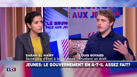 Un étudiant recadre une secrétaire d'État