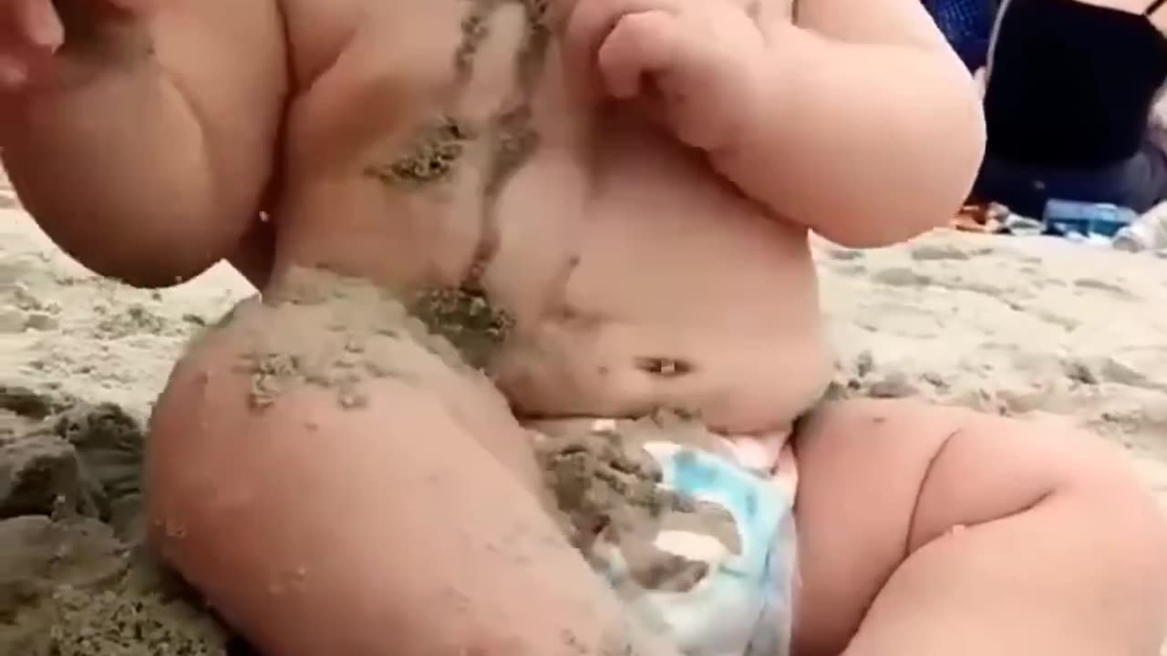 Funny baby reaction on the beach shorts_1080p