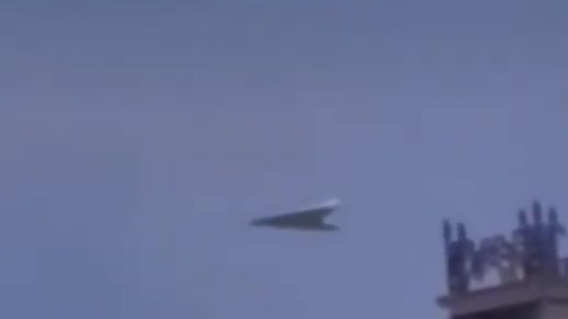 UFO/OVNI/UAP INCREDIBLE TR3B FROM SPACE FORCE