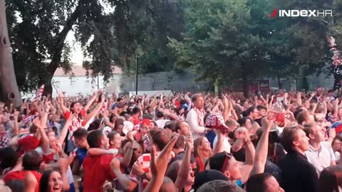 Slavlje hrvatskih navijača u Splitu nakon Kramarićevog gola
