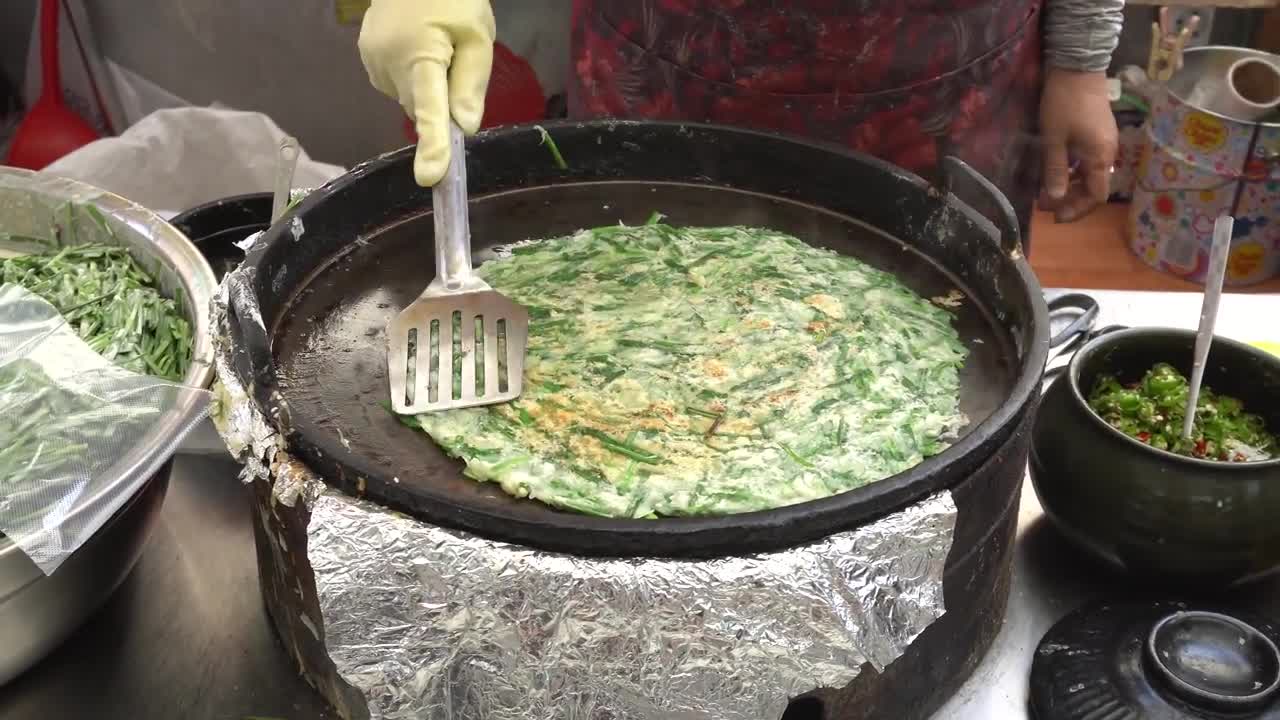 traditional pan fried _ korean street food