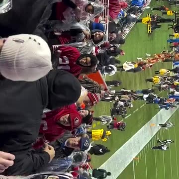49ers fans fight other 49ers fans while losing to LA Rams