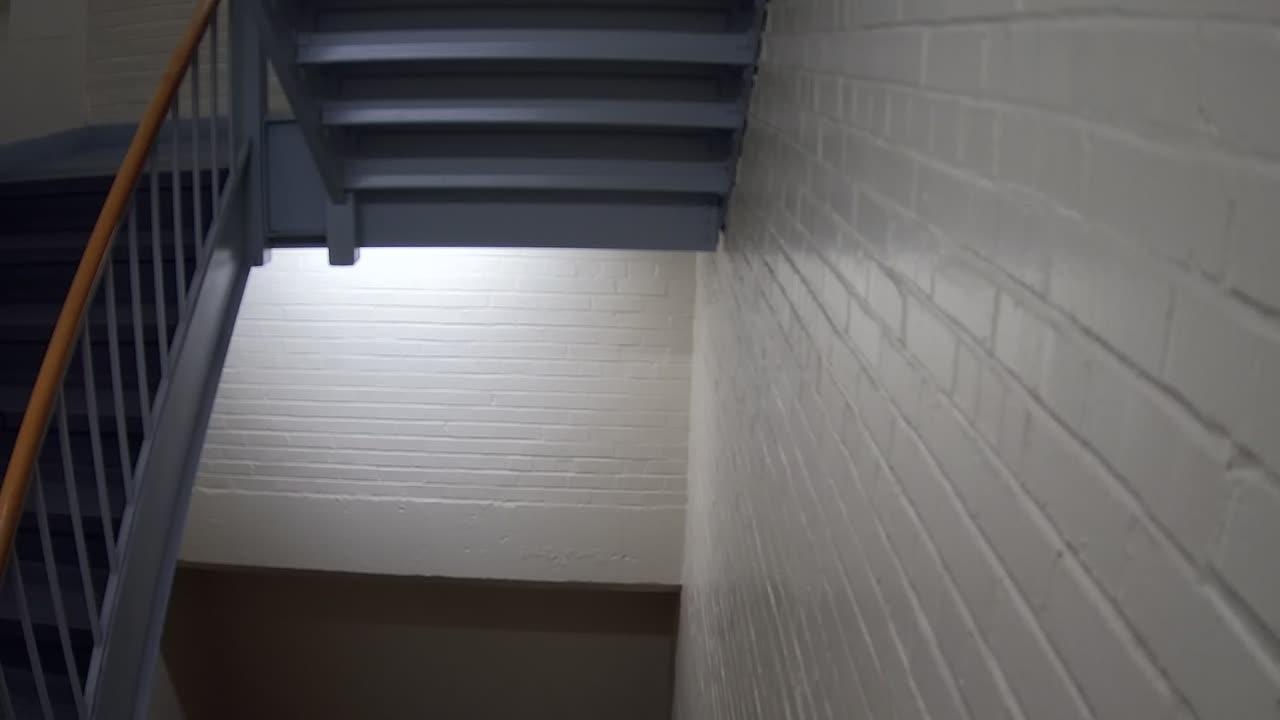 3869FHOB01Stair6_2021-01-06_02h00min00s387ms.mp4