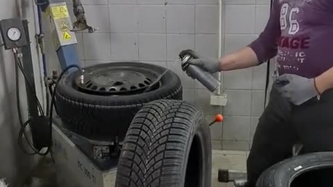 Method of tire disassembly