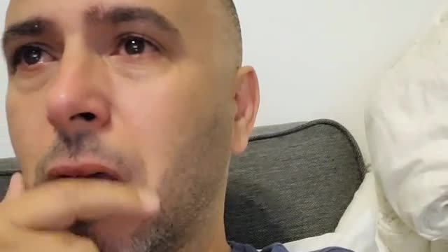 لطفي العبدلي ينهار باكيا بعد هروبه لفرنسا و يكشف ما حصل في العروض الأخيرة (فيديو)