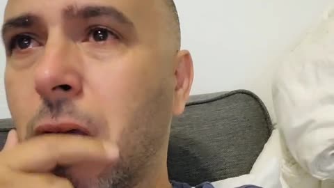 لطفي العبدلي ينهار باكيا بعد هروبه لفرنسا و يكشف ما حصل في العروض الأخيرة (فيديو)
