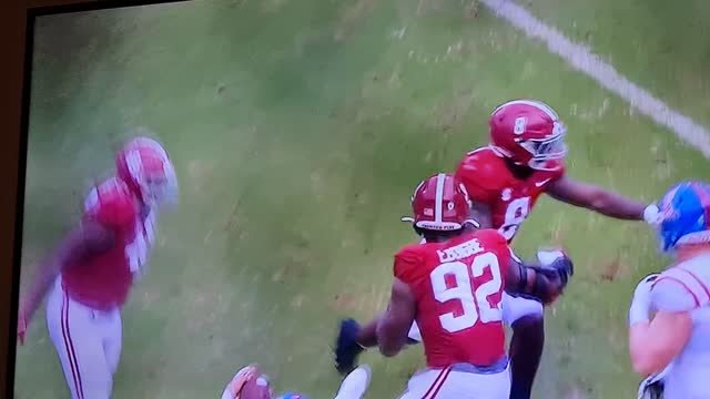 ALABAMA BACK TO BACK SACKS TO END HALF