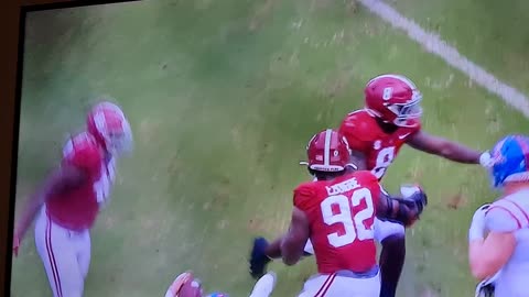 ALABAMA BACK TO BACK SACKS TO END HALF