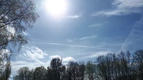 Himmel in Berlin am 6.4.2024 um 13:48 Uhr