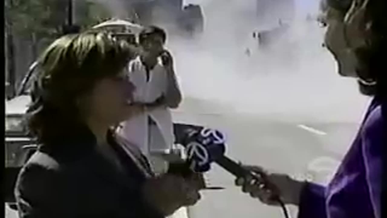 911 Eyewitness WABC Reporter - A Smaller Explosion Followed By An Explosive Roar