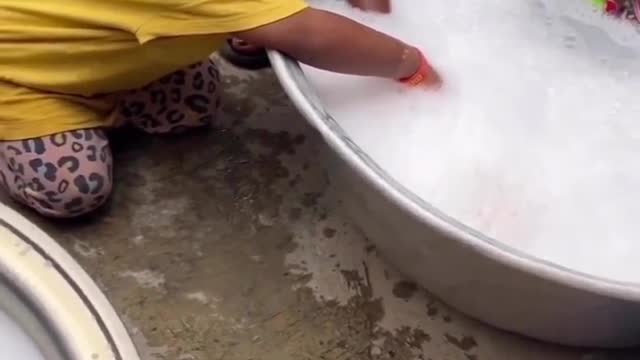 Cute baby sleep-washing😍😍