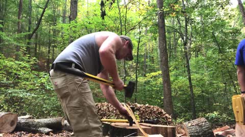 Splitting fire wood