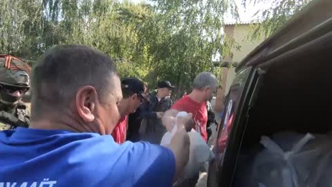 Russian servicemen deliver humanitarian aid to boarding school in Zaporozhye