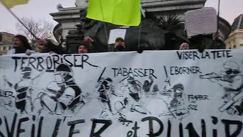 Manif anti-pass 💉du 18/12/21 - Paris - Pl de la République 1/2