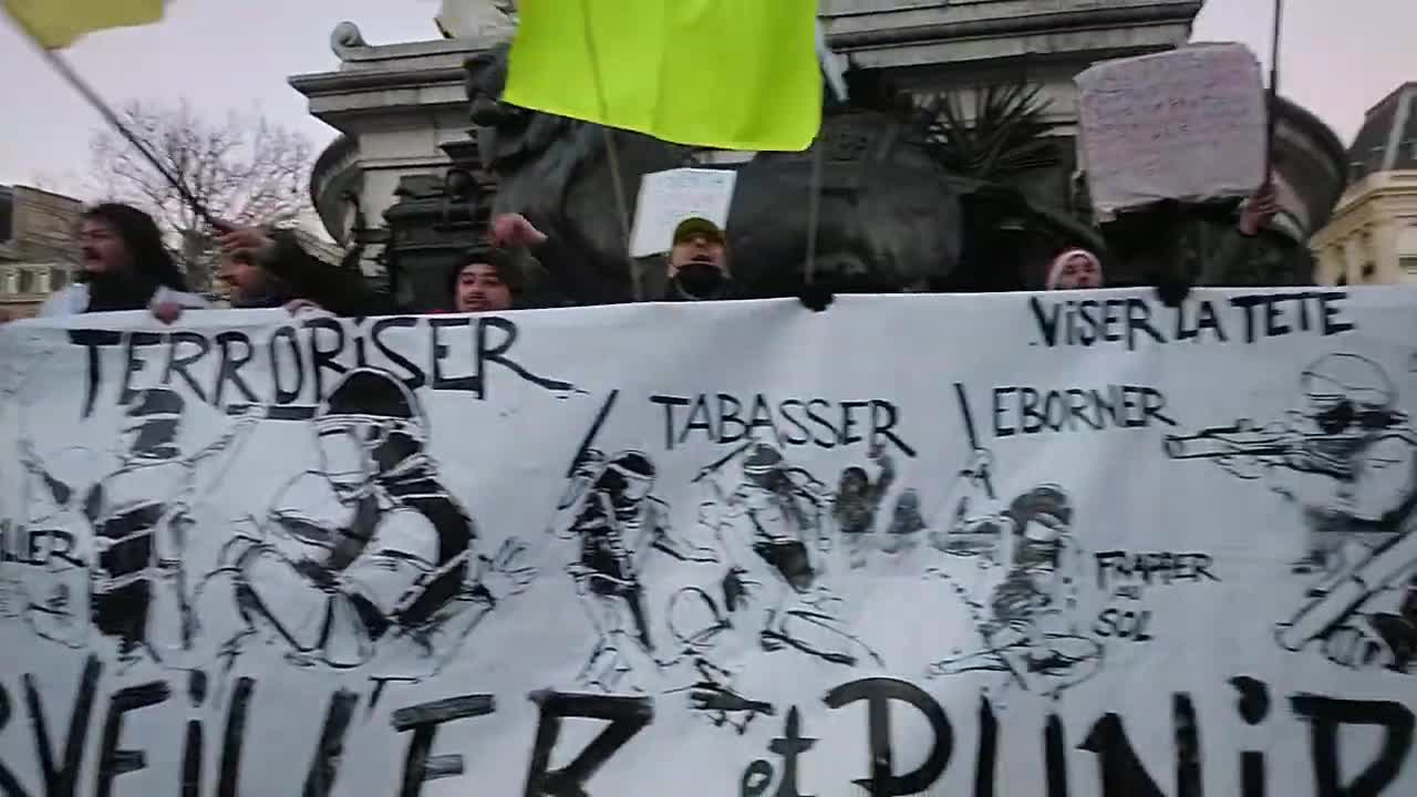 Manif anti-pass 💉du 18/12/21 - Paris - Pl de la République 1/2