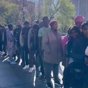 Large number of African migrants swarm NY