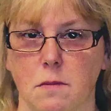 The Prison Guards That Fell for Inmates