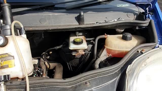 How to bleed brakes on vauxhall vivaro