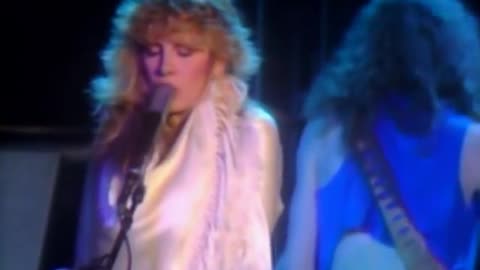 Stevie Nicks - Edge of Seventeen (Official Music Video)