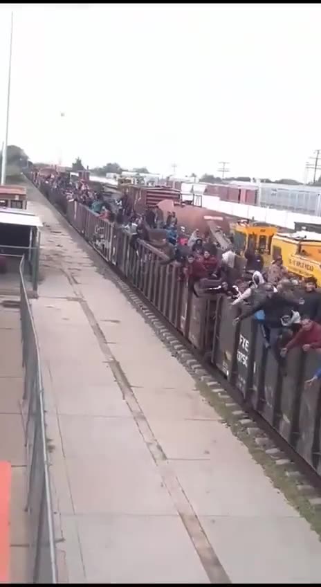 Illegal Aliens Headed Towards US Southern Border