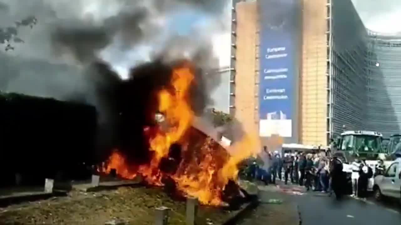 Dutch Farmers Protest Blow Straw on Police and Set Fires