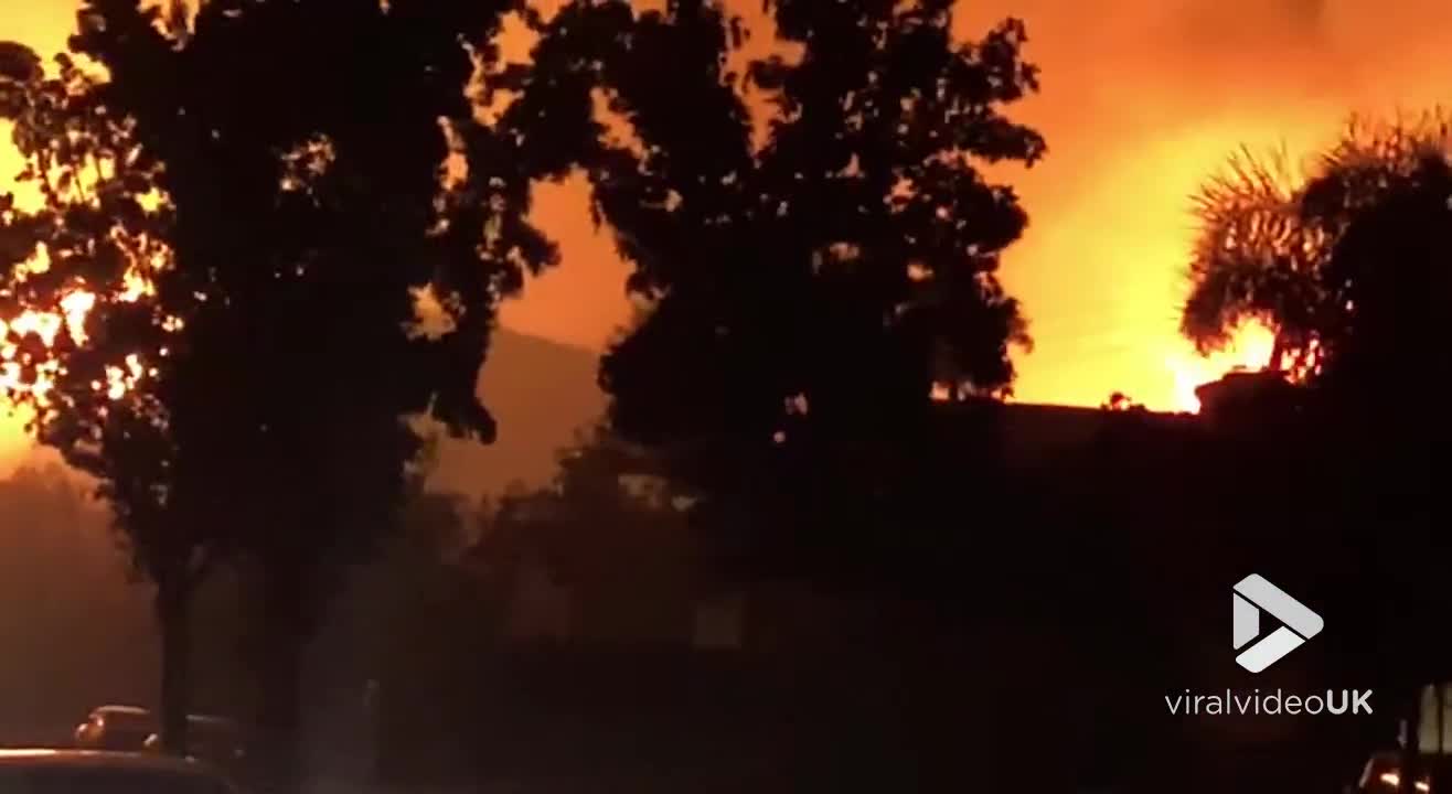 People desperately evacuate Oak Park from Woolsey Fire