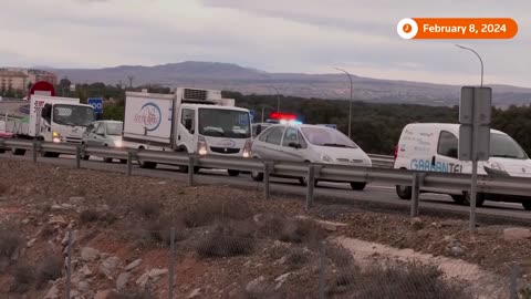 Protesting Spanish farmers block highways | REUTERS