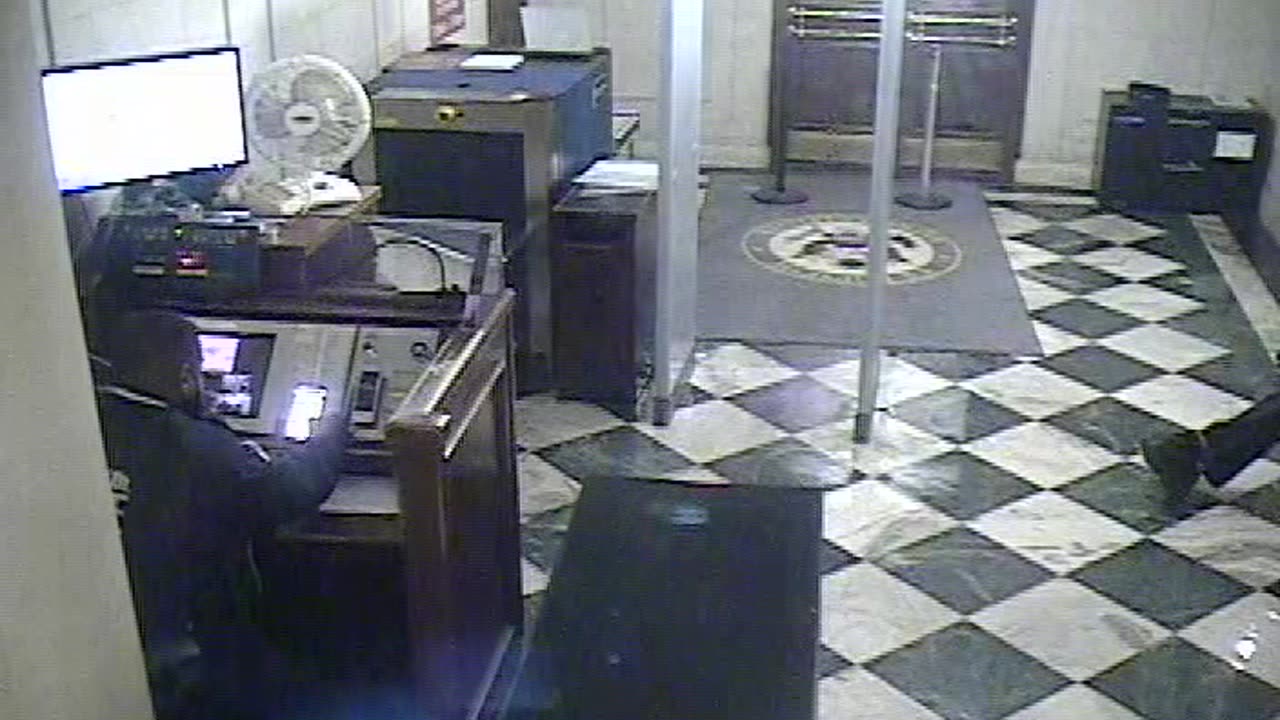 3207LHOBGRNJ-CStDoor_2021-01-06_17h20min02s513ms.mp4