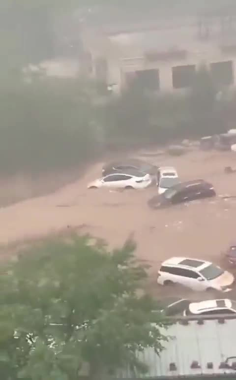 WATCH: Shocking footage of flood in China show vehicles being washed away. 😱😱😱