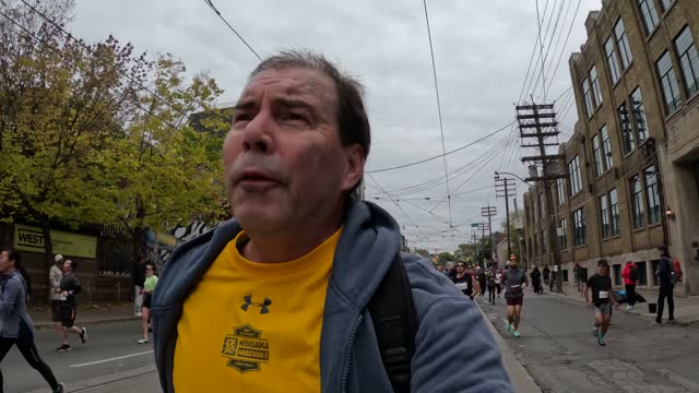 CORRIENDO UNA MEDIA MARATON (21.1 Kms.) A LOS 60 EL 16 DE OCTUBRE, 2022 (Video 5 de 11)