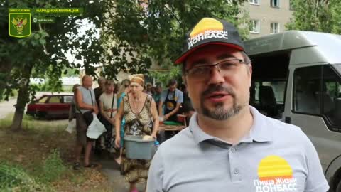 Dobrovolníci z Ruska přivážejí potraviny do osvobozeného Lisačansku