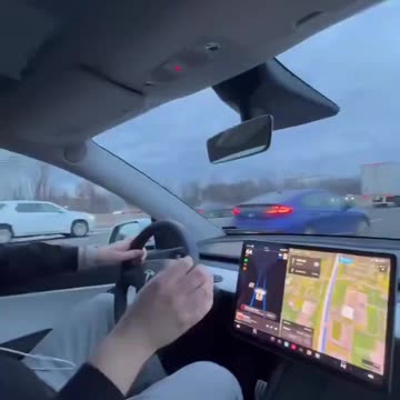 Man gets pulled over by the cops while wearing an Apple Vision Pro