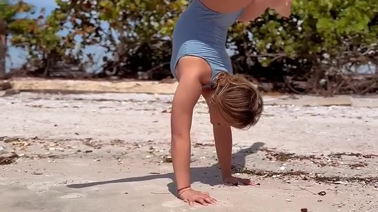 Bendy handstand at the beach!