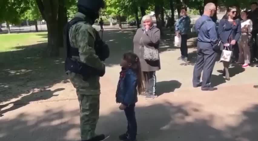 A little girl wished the Russian soldiers who defended Donbass health and good luck