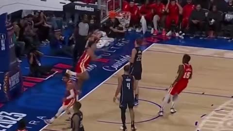 Trae behind-the-back oop 🤯