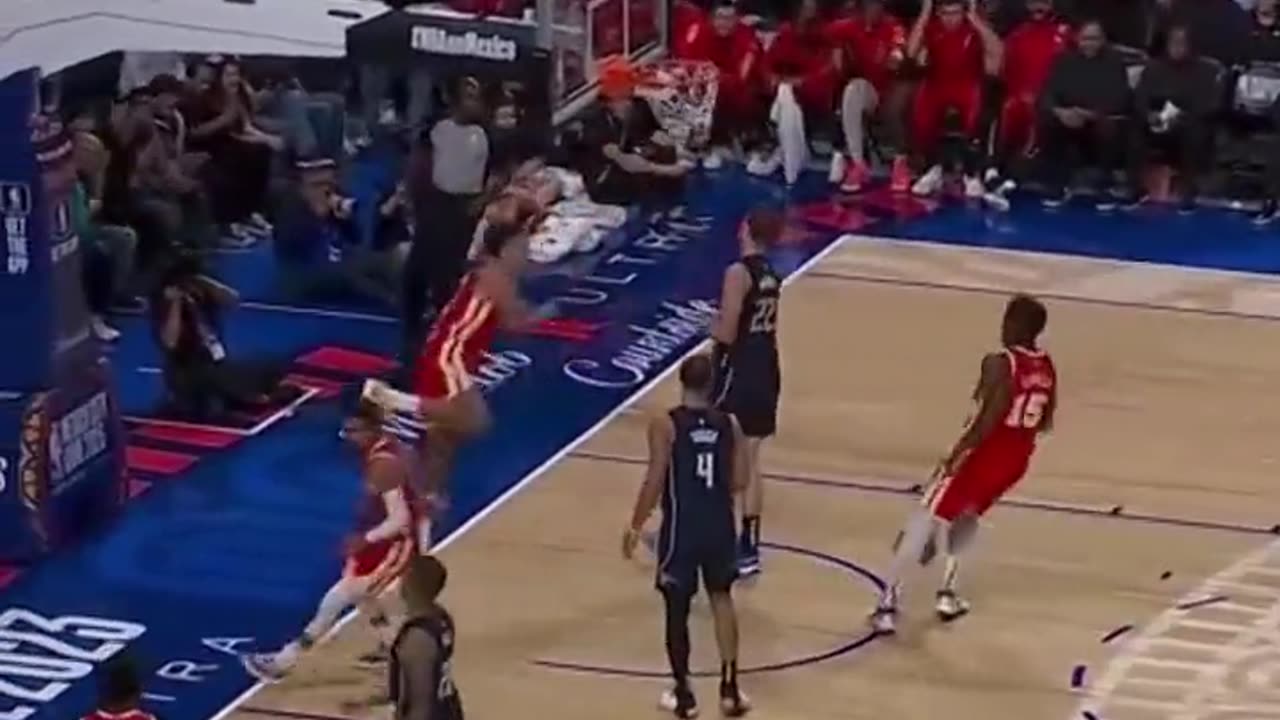 Trae behind-the-back oop 🤯
