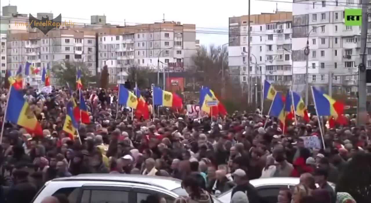 BIG DEMONSTRATION AGAINST WEST AND NATO IN MOLDOVA...