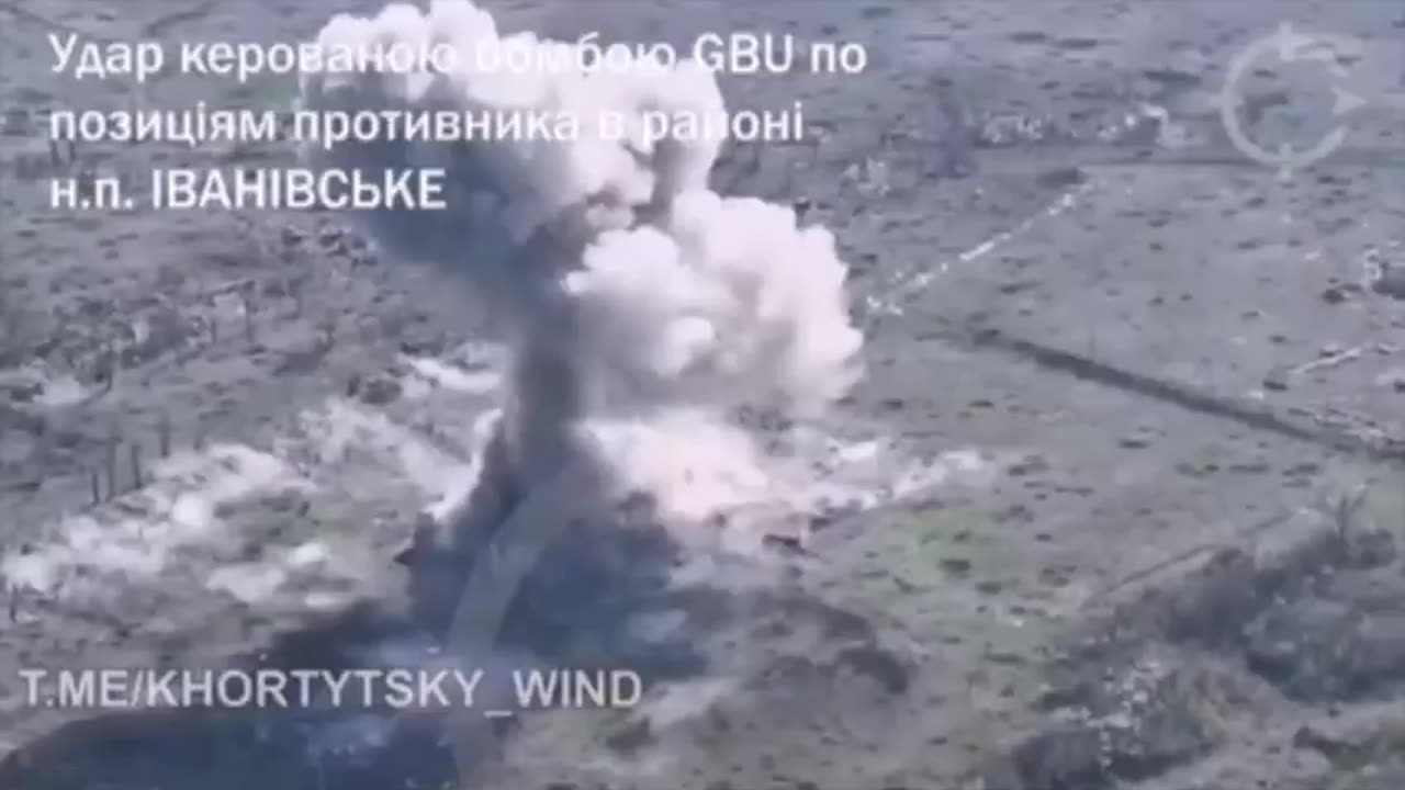 ✈️💥 An airstrike by a guided aerial bomb against the enemy's position in Ivanivske.