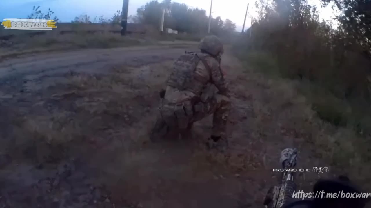 ‼️🇷🇺👊The helmet-mounted camera of a serviceman of the OBRSpN of the Russian Ministry of Defense...