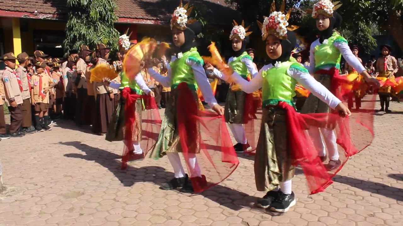 Parade Semaphore kolaborasi tari janger