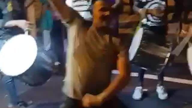 Boyz dance