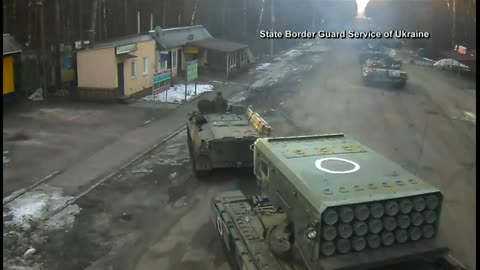 Raw Video - Russian tanks seen entering Ukraine