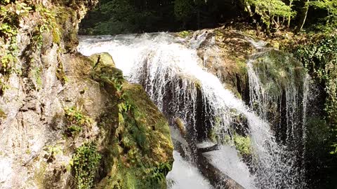 A view from the side for this wonderfull waterfall