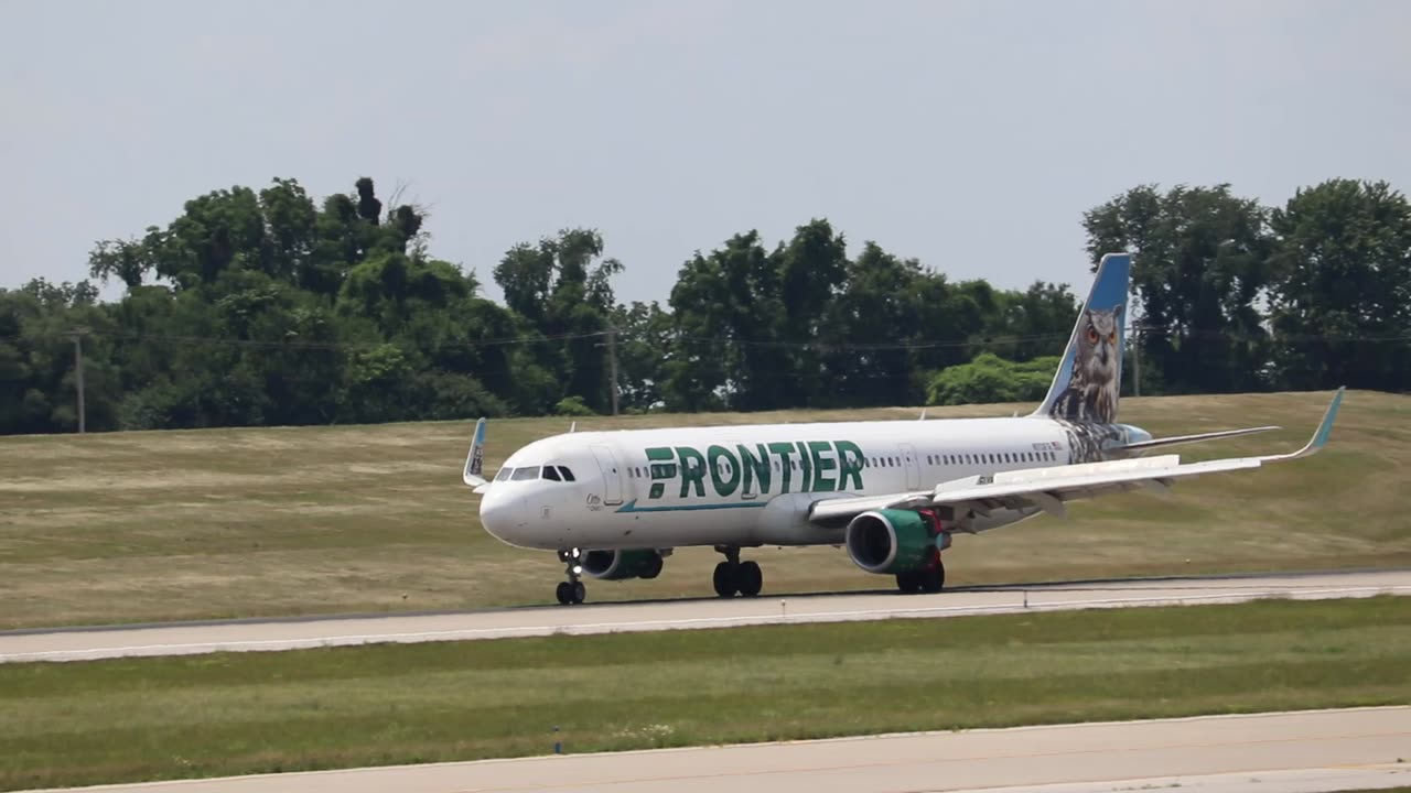Frontier A321 arriving at St. Louis Lambert Intl - STL