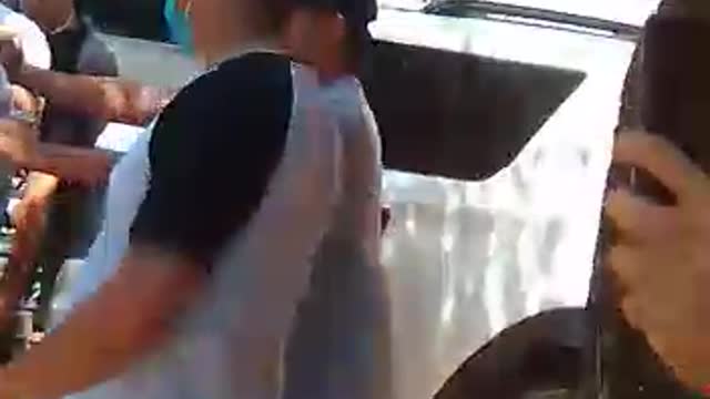 Video: 'Paloterapia' para un presunto ladrón en el barrio Provenza de Bucaramanga